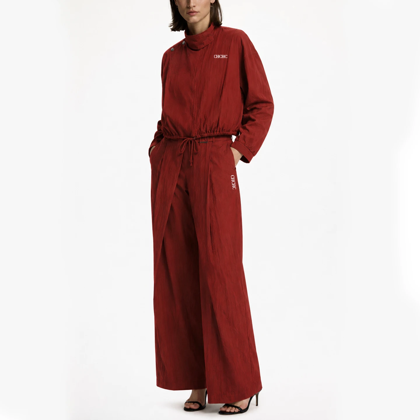 CH Damen Zweiteiliges Outfit mit Stehkragen, Kurzer Jacke mit Kordelzug, Weit geschnittene Hose mit Gürtel, Buchstabendruck, Lässiger Sportanzug – Detail 7
