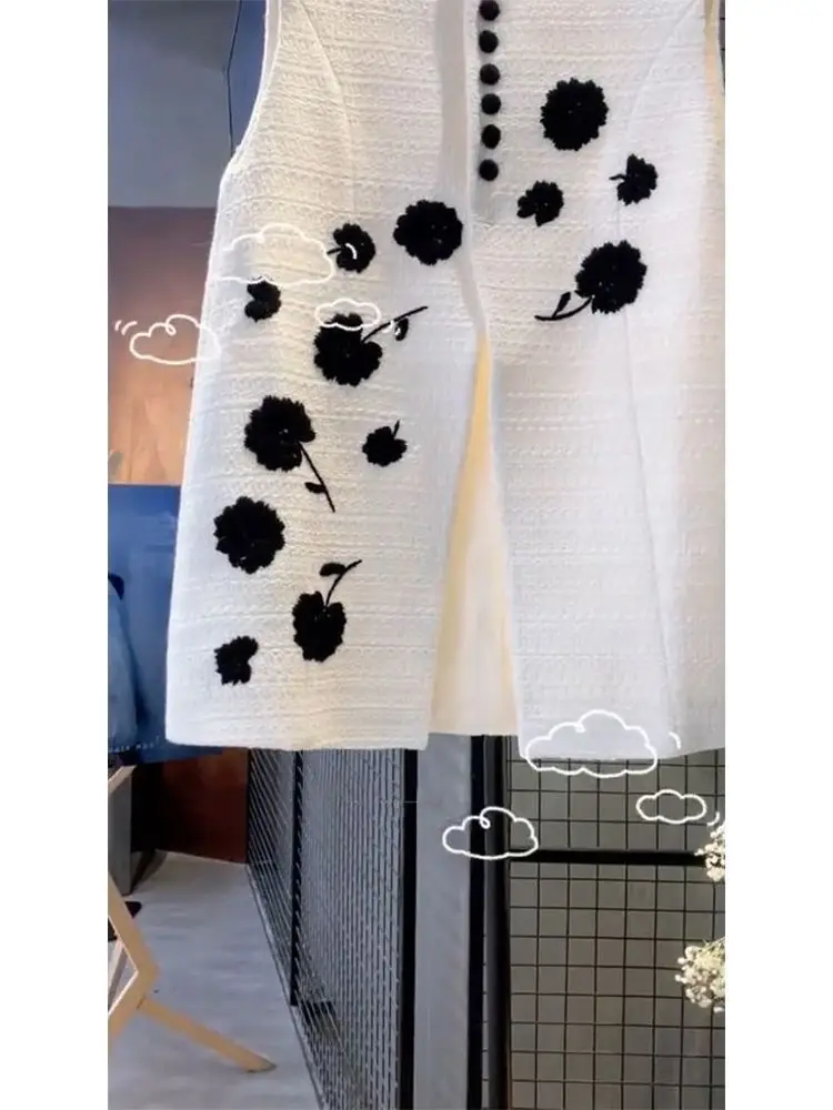 Fashionable Design Sense White Sleeveless Embroidered Flower Vest Jacket Women's Spring New Round Neck Top