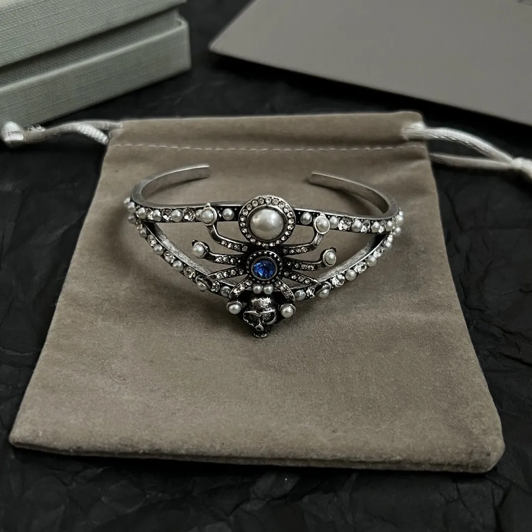 

Spider-shaped skull pearl half-opened stainless steel women's bracelet