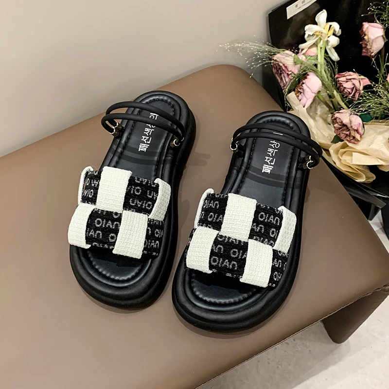 2024 heißer Verkauf Damenschuhe Slip-On Damen Hausschuhe Mode Farbe passend lässige Hausschuhe Frauen Sommer Peep Toe flache Sandalen