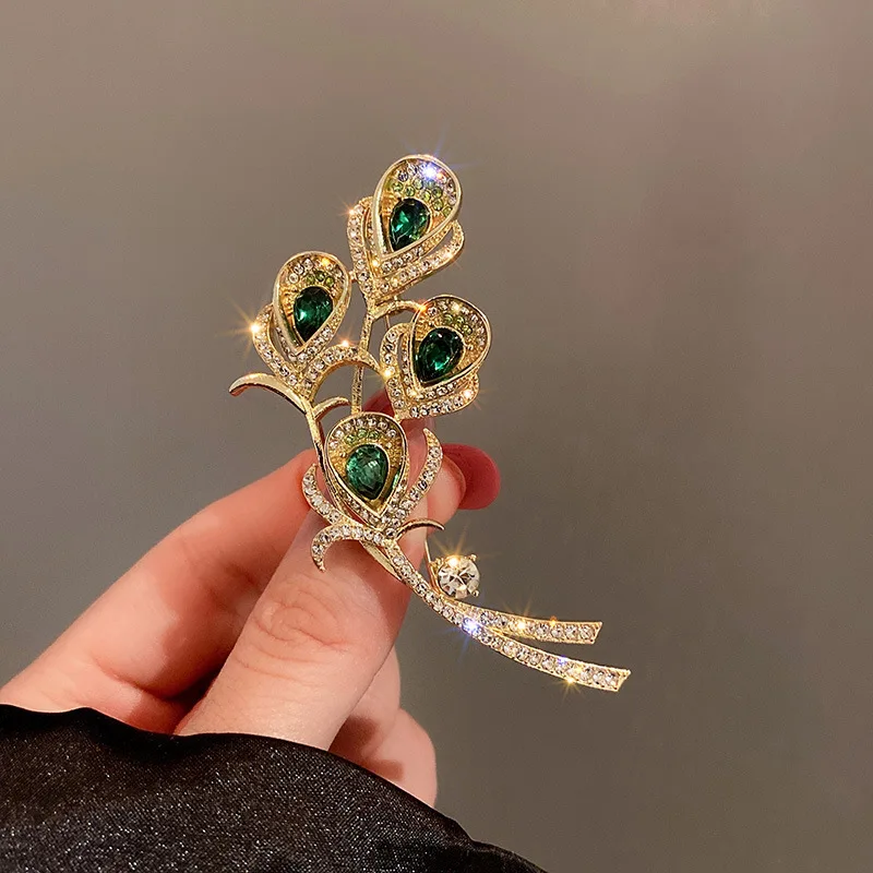 Rinhoo White Blue Imitation Pearls Flower Brooch for Women Luxury Shiny Crystal Floral Lapel Pins Weddings Banquet Badge Jewelry