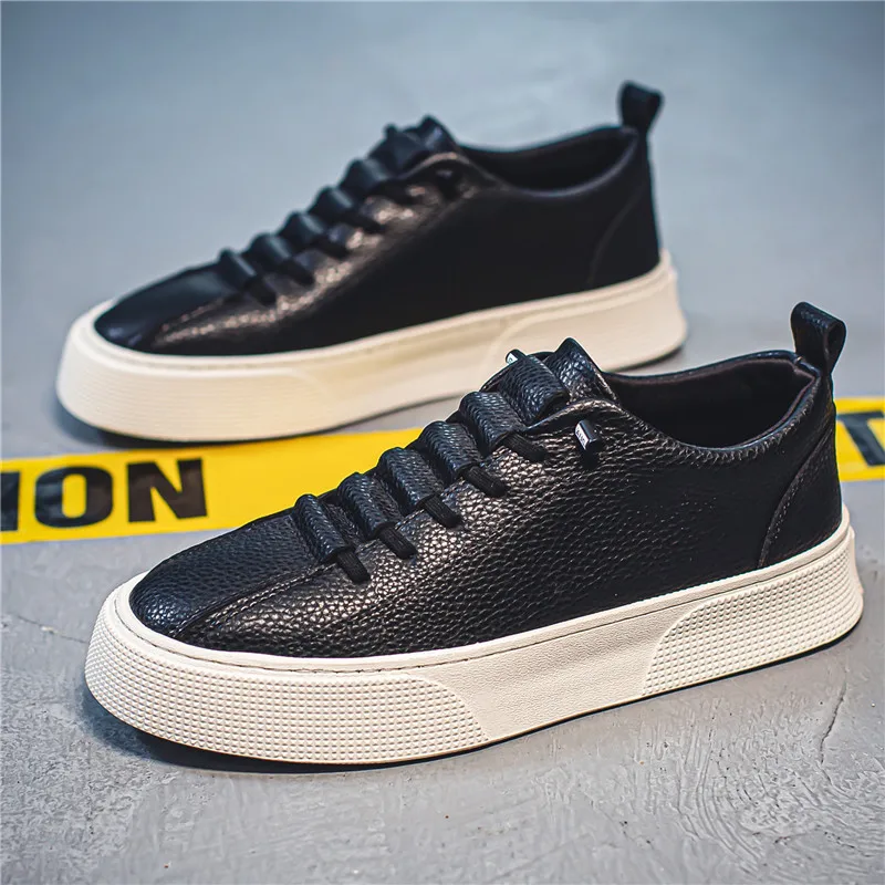 2024 New Men's Spring and Autumn Sports Leisure Board Shoes One Step Comfortable Flat leather Shoes White Trendy Shoes