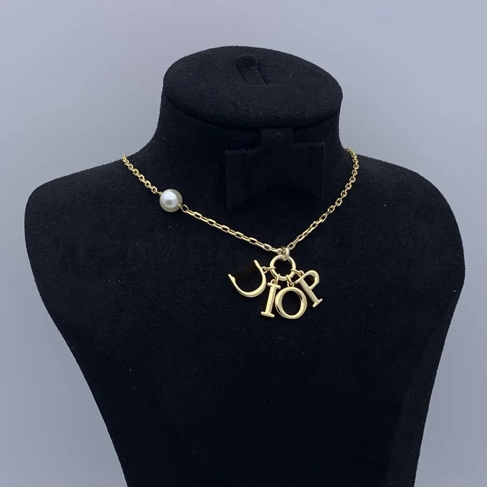 

2025 New Luxury Letter Vintage Necklace Fashion Versatile Gift for Lover Anniversary
