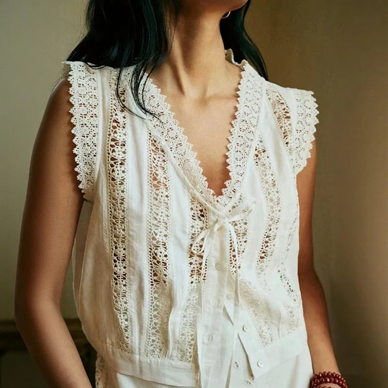 

Women's Lace Trim Hollow out Breathable Low Cut Short Sleeveless Short Top Vest Summer New Arrival A-Line Narrow Strap Vest