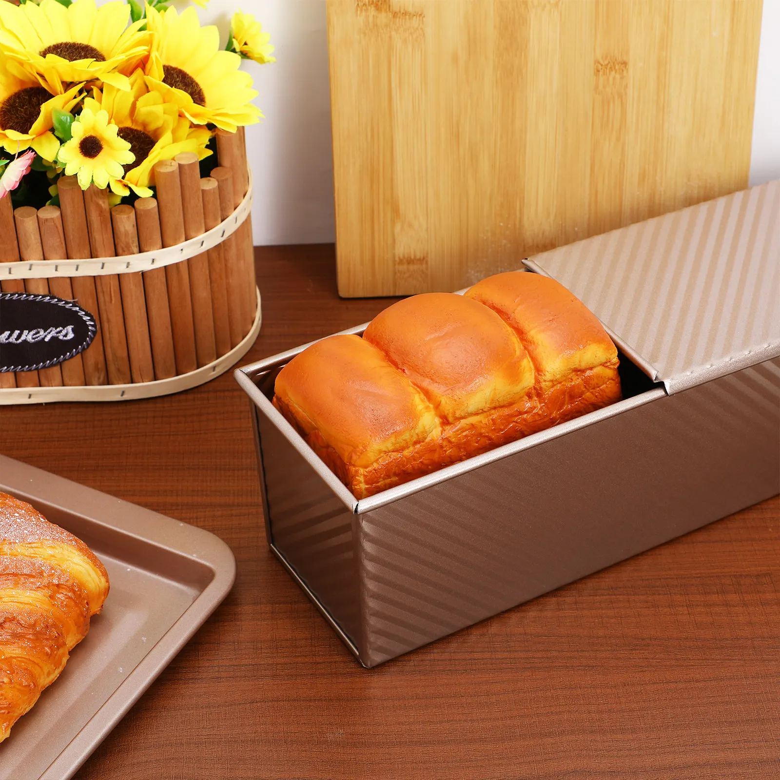 

Loaf Bread Pan Non Stick Metal Baking Mold with Lid Rectangular Bread Box Toast Making Mold Carbon Steel Even Heat
