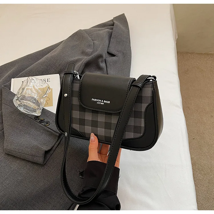 

2025 French Plaid Shoulder Bag Stylish Niche Crossbody Purse for Women Fashionable Checkered Underarm Bag Versatile Chic Handbag