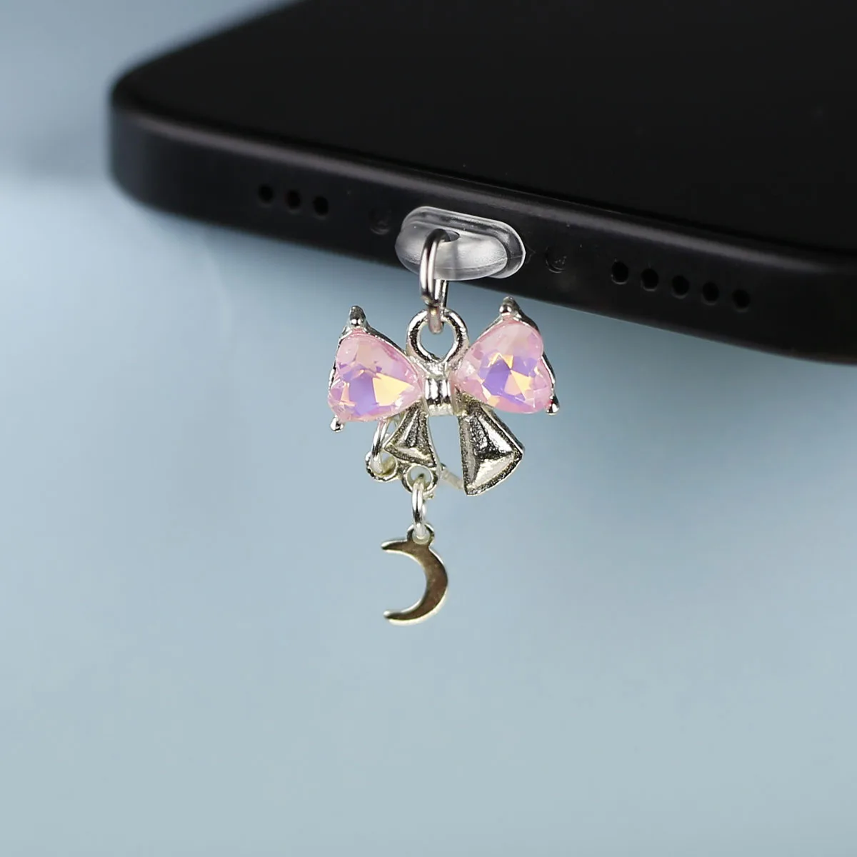 Wunderschöner herzförmiger Liebesschleifen-Mond-Stern-Staubschutz-Anhänger für Mobiltelefone, hängende Dekoration, Zubehör für iPhone Type-C-Anschluss – Detail 3