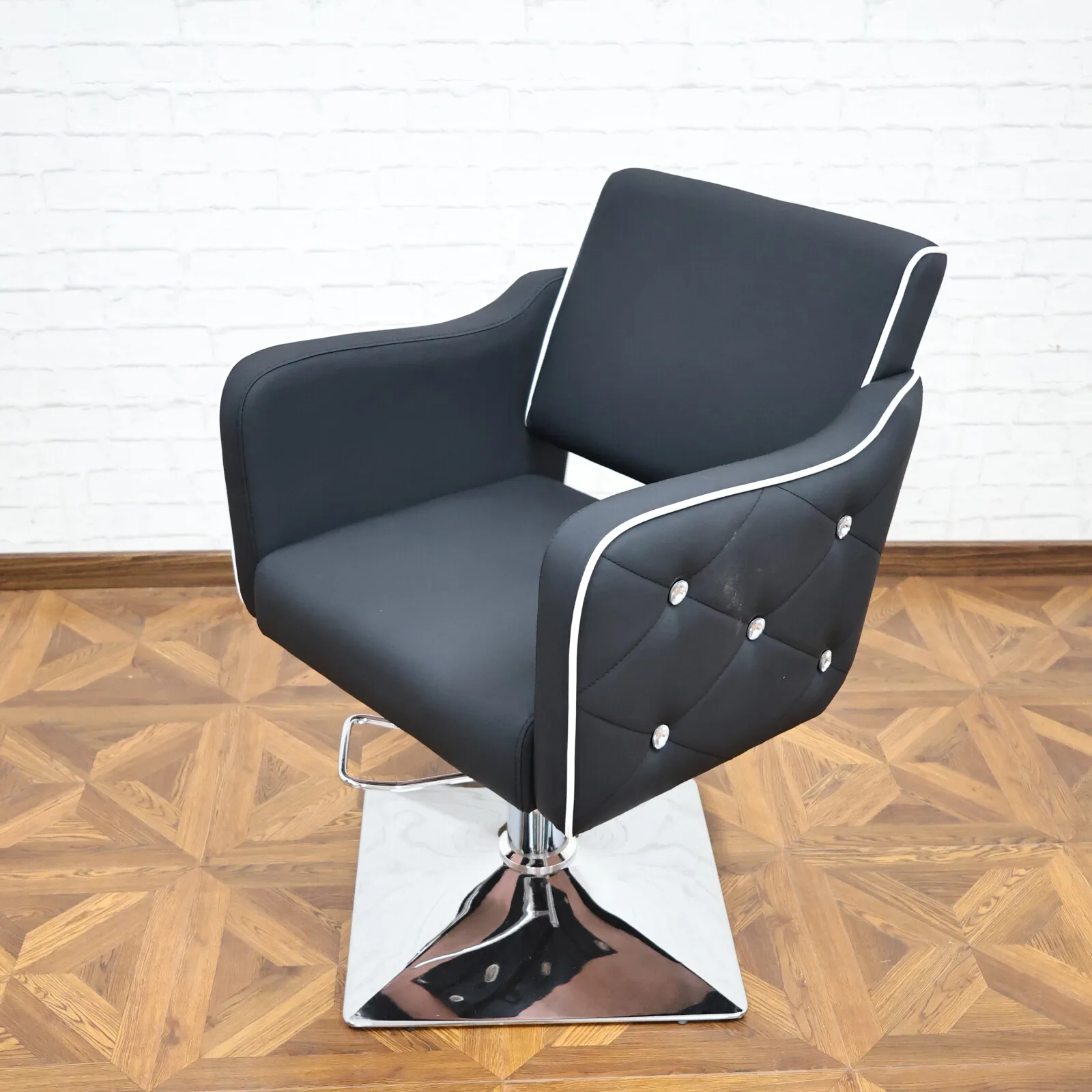 New Design Wholesale Barber Chairs: Black, 360° Rotatable, Hydraulic Lift, Customizable Hair Salon Commercial Furniture