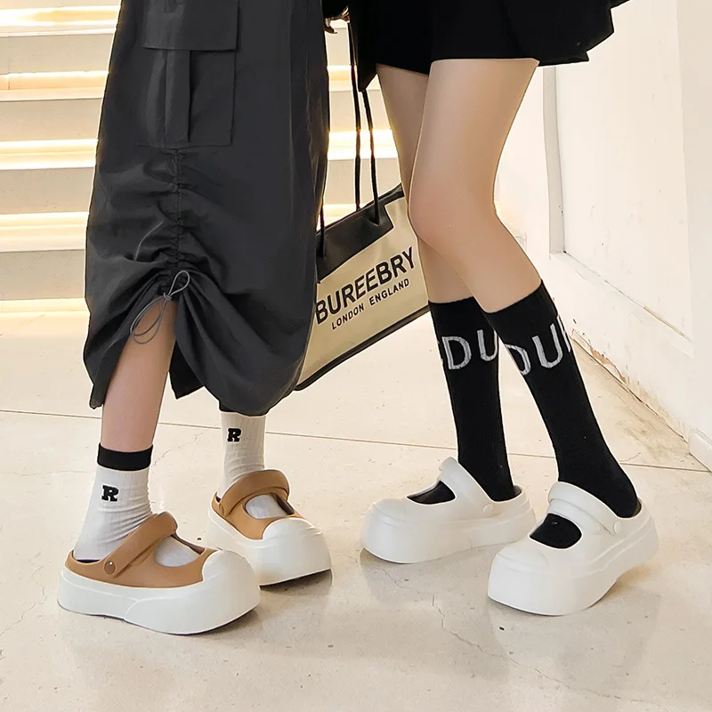 Summer New Women's Elevated Thick Sole Anti slip Tug Slippers Comfortable Soft Sole Wear resistant External Wearing Hole Shoes