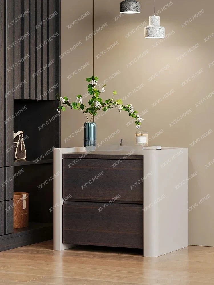 Italienischer minimalistischer Nachttisch für den Haushalt