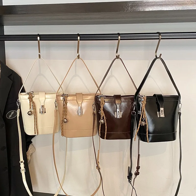 

Luxury Brand Women Messenger Bag, Premium Leather Shoulder Bag For Ladies, Chic Crossbody Bag With Classic Elegant Design