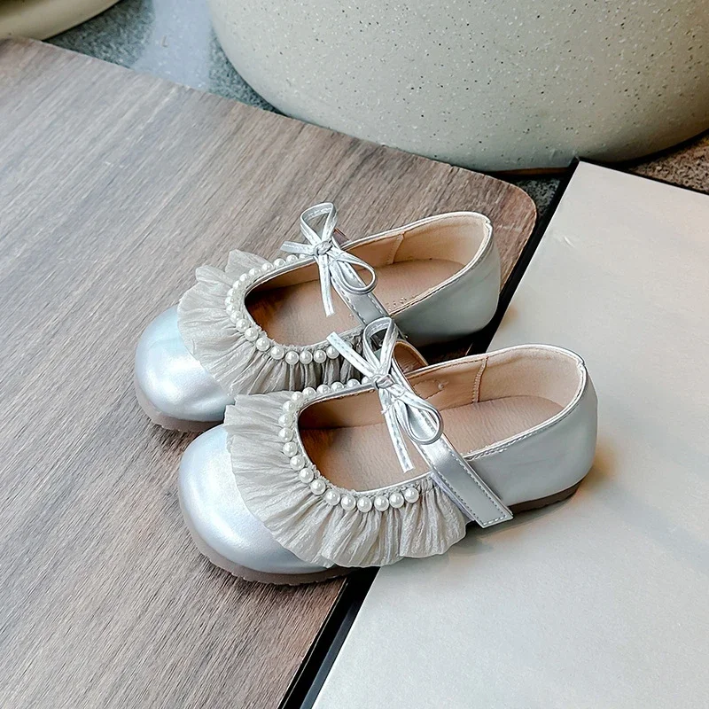 Zapatos de baile de rendimiento para niños con encaje plisado, zapatos de princesa para niñas con lazo Simple, nuevos zapatos planos para niños con cuentas suaves 2024