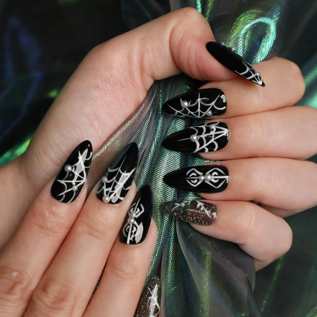 

Хэллоуин Черная Паутина Пресс на ногтях | Накладные ногти в форме миндаля | Жуткие советы по дизайну ногтей