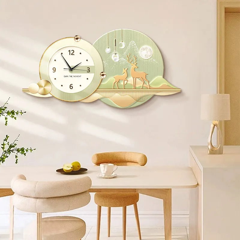 Modern luxury restaurant wall clock Fulu cream style dining room wall clock hanging painting luminous light painting high-end cl