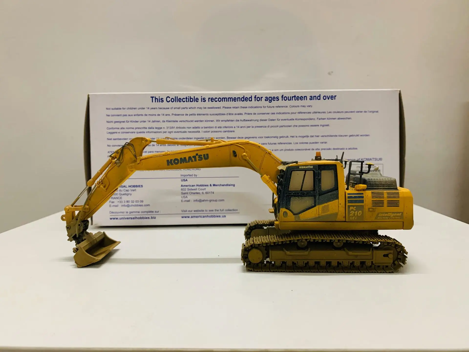 

Komatsu PC210LCi-11 Excavator IMC Edition Muddy Version 1:50 Scale DieCast UH8123 New