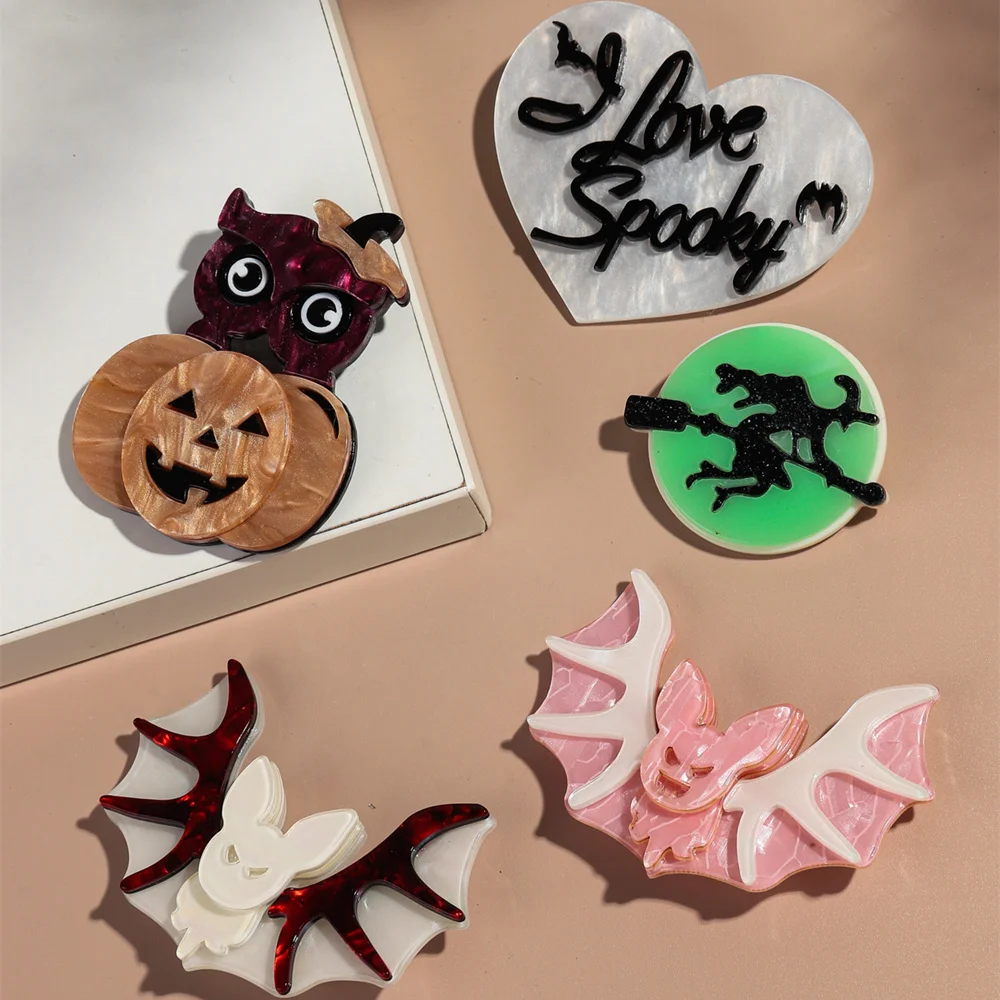 Halloween Day Acrylic Bat Night Light Brooches for Women Glitter Pumpkin Brooch Lapel Pins Clothing 2024 Trend Accessories