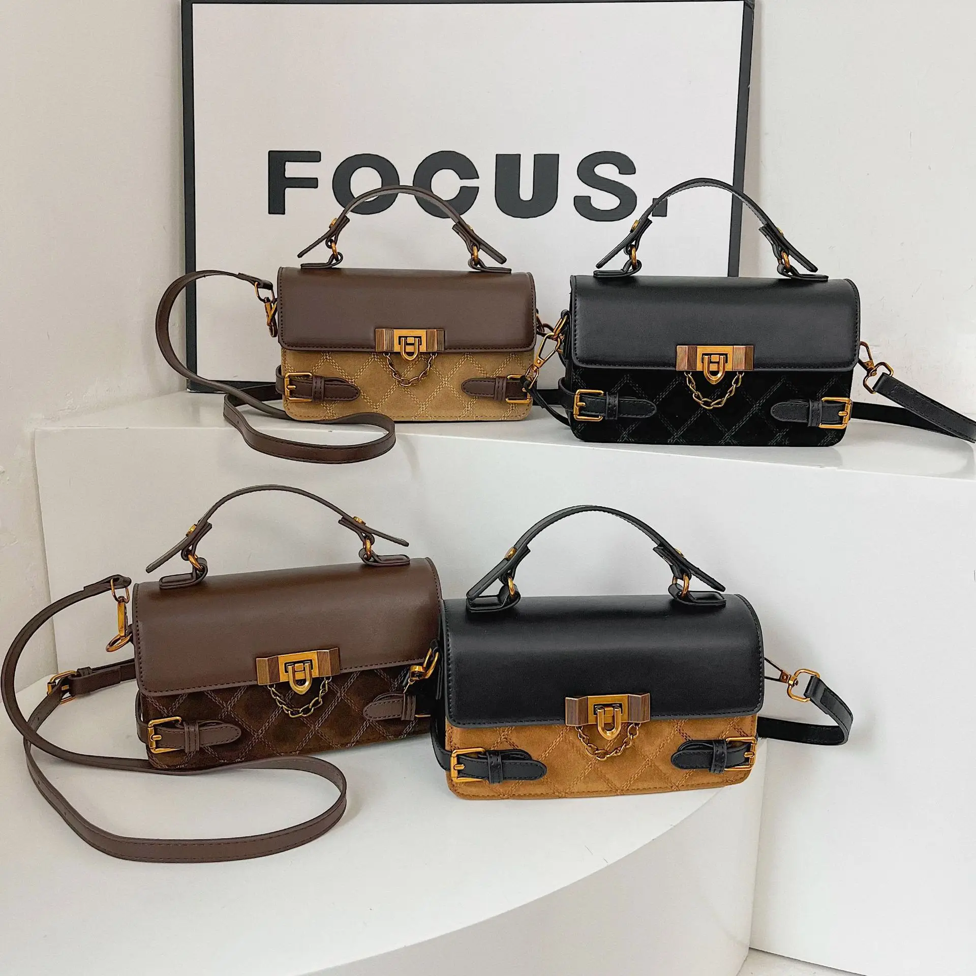 

2025 Women's Quilted Pattern Bag Niche Design Chain Strap Multi-way Shoulder Crossbody Purse Small Square Bag for Daily Commute