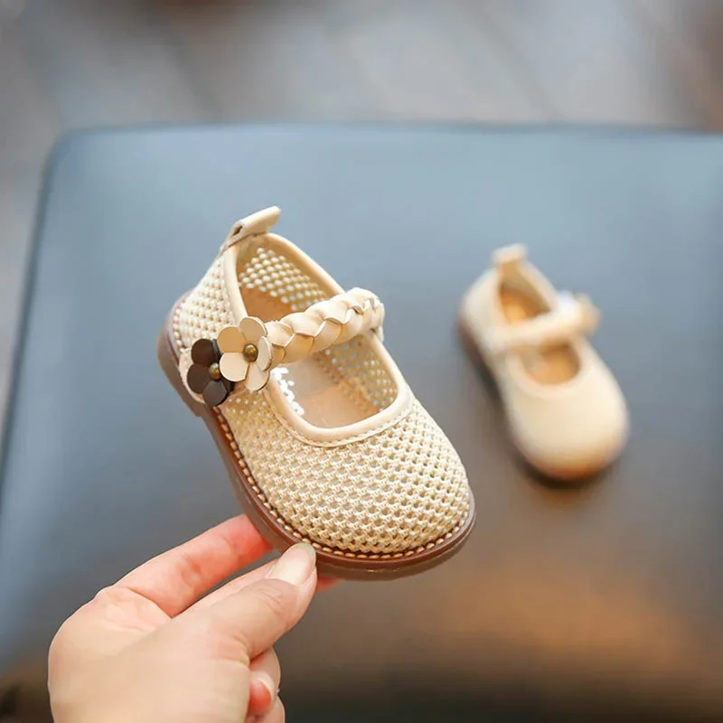 Girls Sandals Round Toe Lightweight Soft Bottom Girls Baby Shoes Hollow Out Upper Non-Slip Princess Mary Jane Kids Shoes Flats