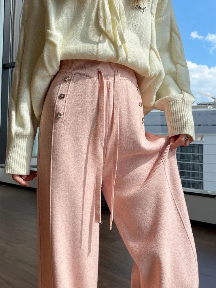 กางเกงถักตกแต่งกระดุมหวานๆ สำหรับผู้หญิงในฤดูใบไม้ร่วงและฤดูหนาว ให้ความรู้สึกหนานุ่ม หลวมสบาย สไตล์ลำลอง ขากว้าง