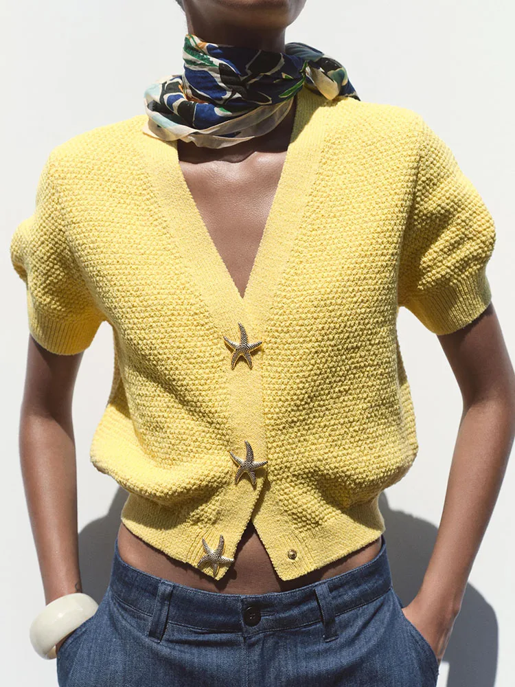 

Новые летние женские трикотажные майки Jaet ort Sve V-Ne, украшенные пуговицами, универсальный звездный дизайн, для поездок на работу Sle 2025