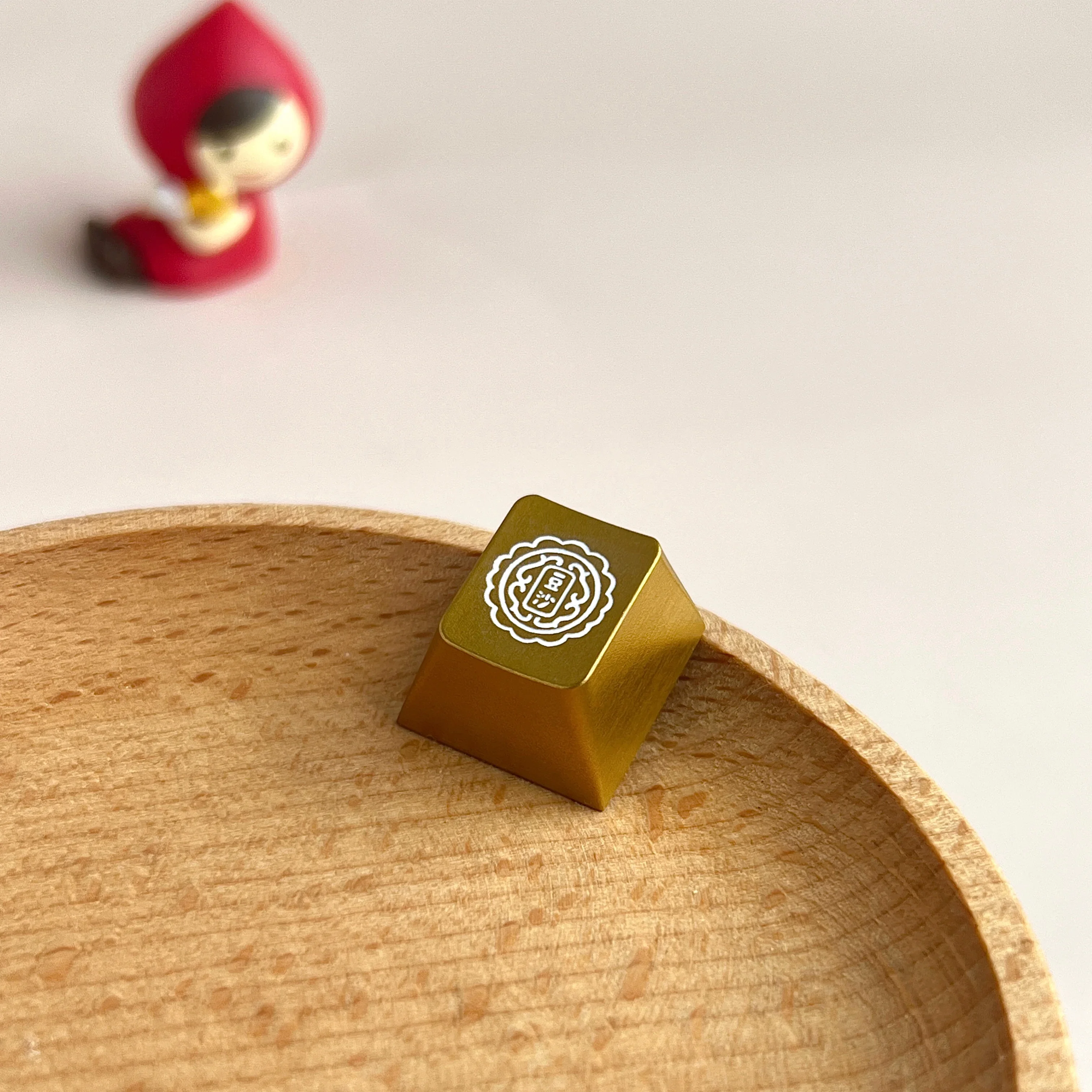 

Mid-Autumn Festival bean paste moon cake, simple personality ESC aluminum alloy keycap CNC keycap, original R4 mechanical keyboa