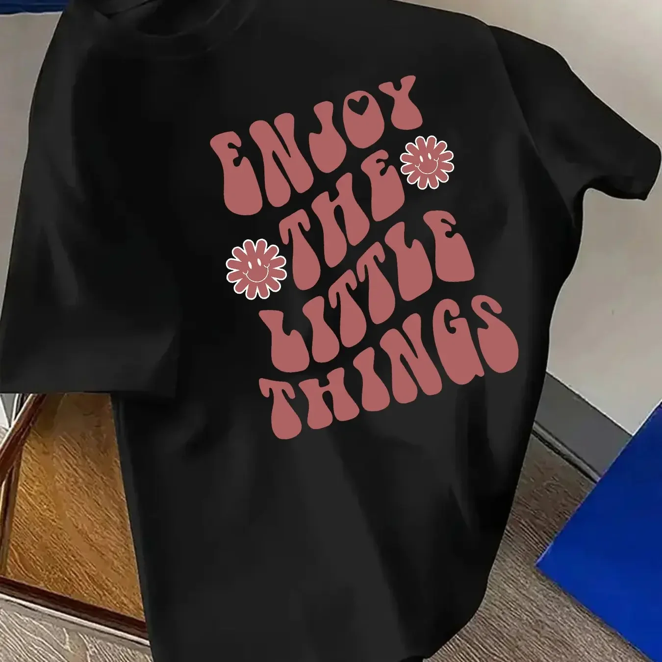 Enjoy The Little Things Retro Wavy Letter Smiley Daisy Graphic T Shirt Men Positive Quote Floral Print 100% Cotton Short Sleeve