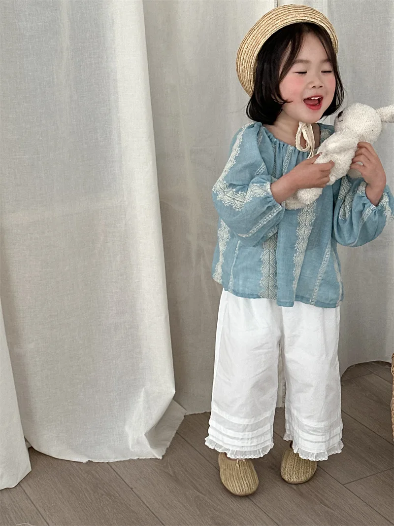 2024, весенние новые товары, однотонная рубашка с вышивкой для девочек, корейская версия, детский топ в иностранном стиле с круглым вырезом