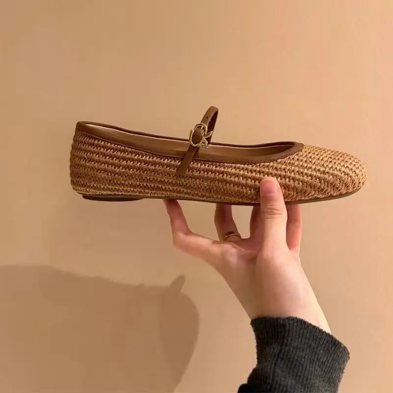 

2025 Women Summer Hollow Casual and versatile Sandals Women Flats Shallow New Beach Shoes Comfort Retro Female Flat Shoes