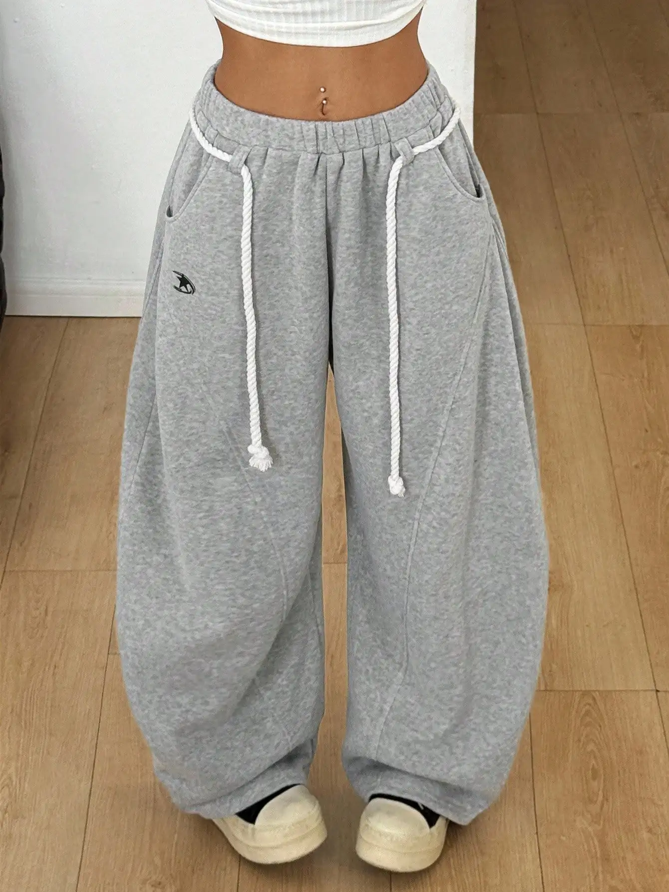 

Женские серые спортивные брюки оверсайз с завязками на талии, свободного кроя, в стиле стритвир