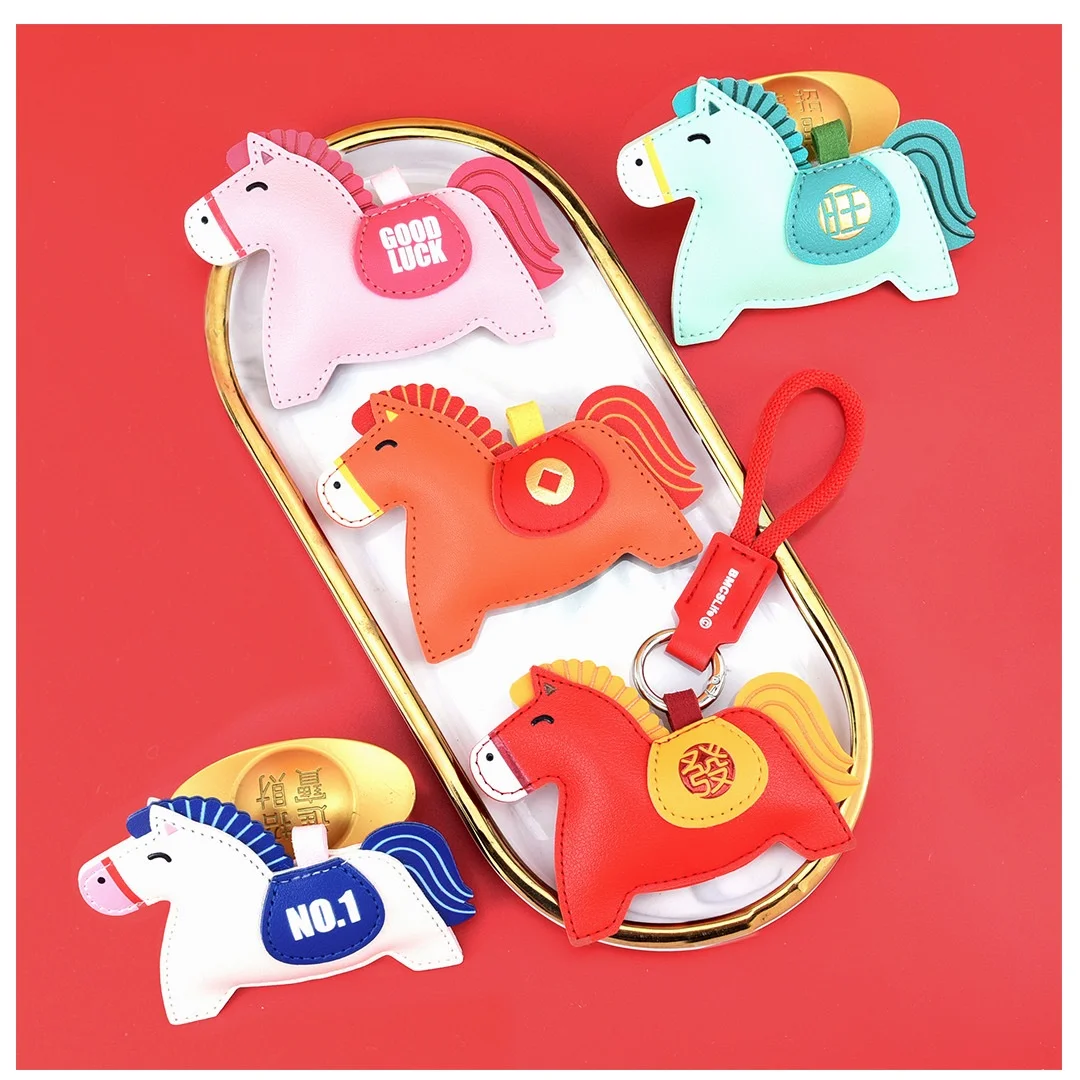 

2026 Horse Pendant Lovely Cartoon Pu Leather Horse Hanging Chinese Zodiac Souvenir Christmas Eve Navidad New Year Party Gifts
