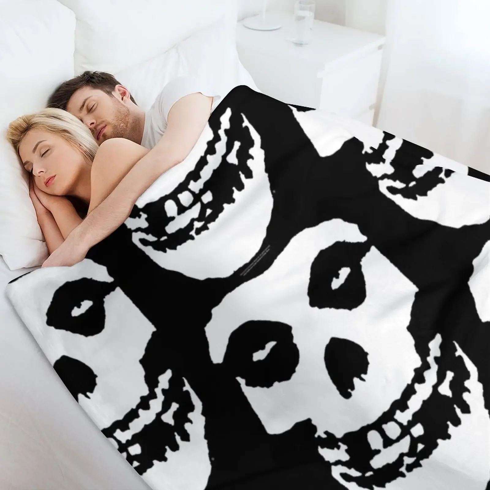 Image 5: Couverture Misfits au design moderne, couverture douce pour la décoration de la maison