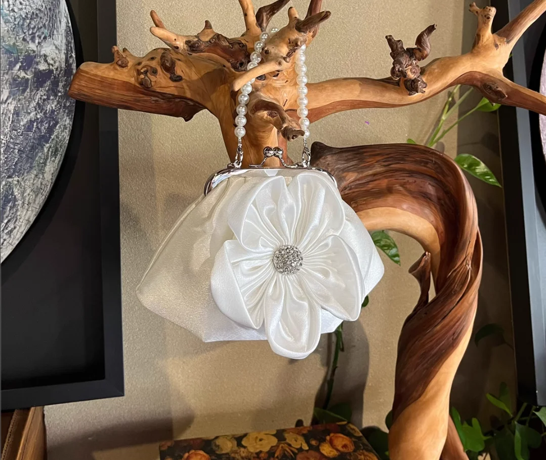 New Chinese Hanfu Niche Pearl Hand-Held Five Petal Flower White Palace Style Cheongsam Fairy Handbag for Women