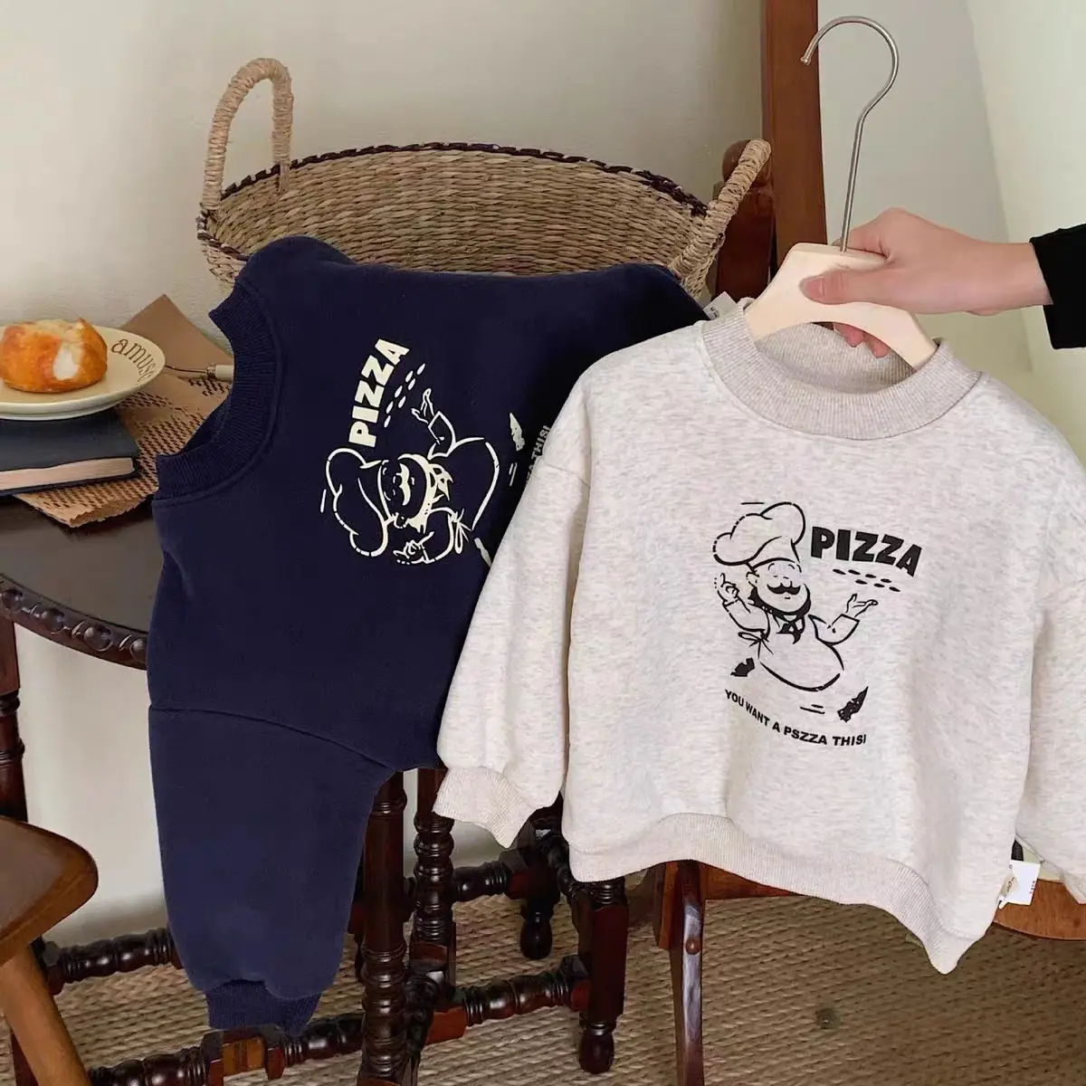 2025 شتاء جديد الأطفال طويلة الأكمام بلوزة من الصوف الكرتون طباعة الفتيان بلوزة كاجوال الفتيات زائد المخملية سميكة الدافئة القمم