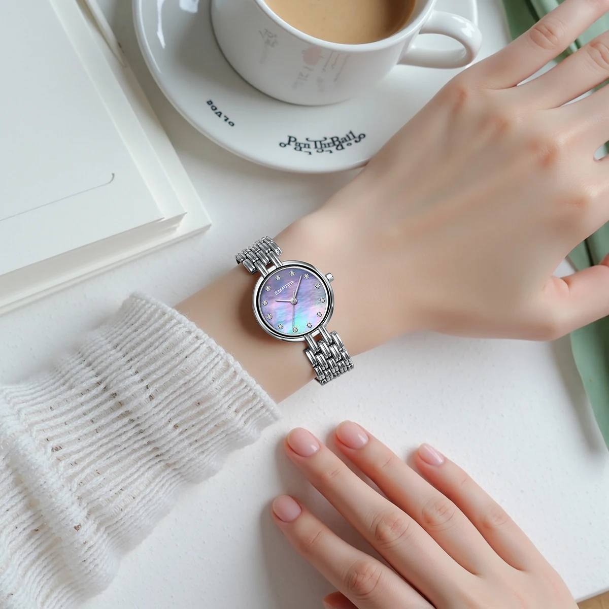 ساعة كوارتز للسيدات حركة يابانية بمينا من اللؤلؤ وعلامات كريستالية مقاومة للماء هدية للنساء