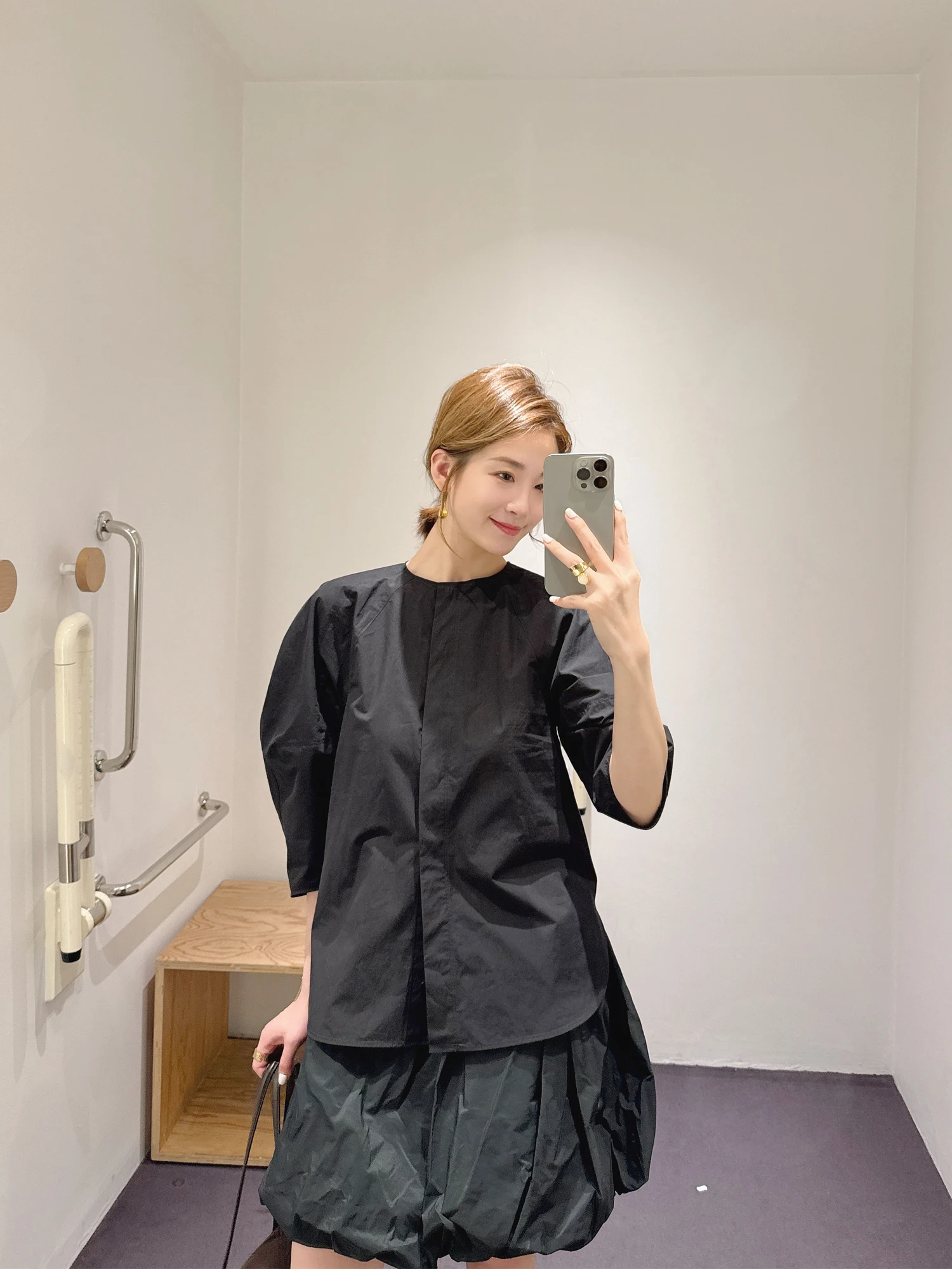 

Женская хлопковая рубашка в стиле COS, весна-лето, с рукавами-фонариками, круглым вырезом, облегающая, черная, с эффектом коррекции фигуры, дышащая, влагоотводящая