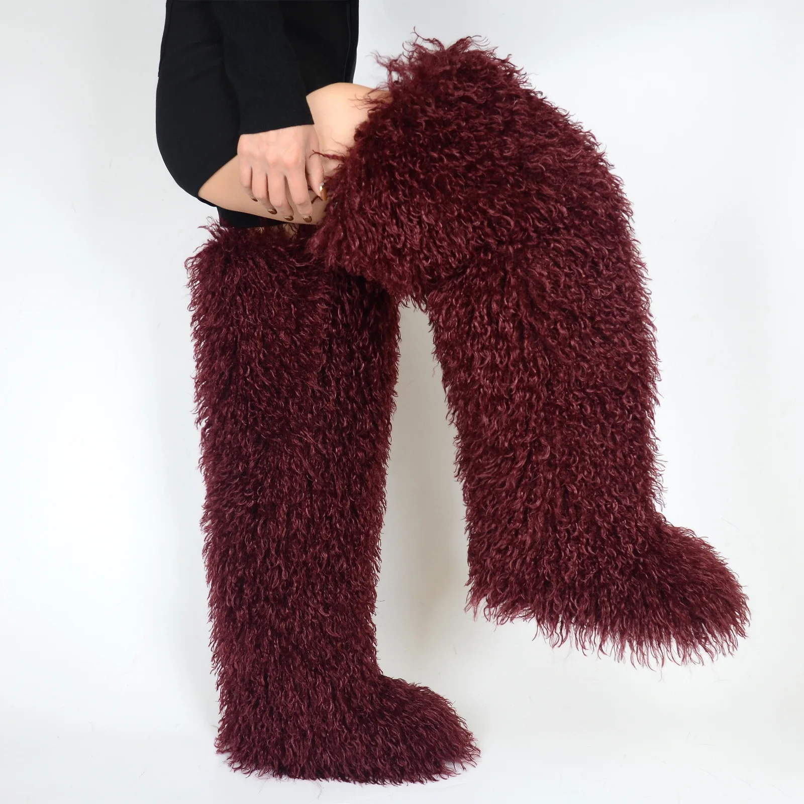 

IPPEUM бордовые сапоги из монгольского меха для женщин, зимние плюшевые высокие сапоги до бедра, 2025