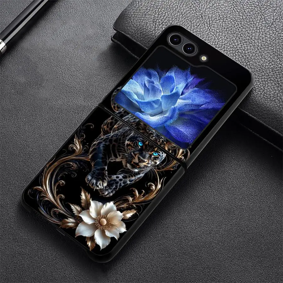 Black Blue-eyed Leopard Phone Cover Case for Samsung Galaxy Z Flip 8 Flip3 Flip4 Flip7 FE Flip6 Flip5 Z Flip 7 6 5 4 3