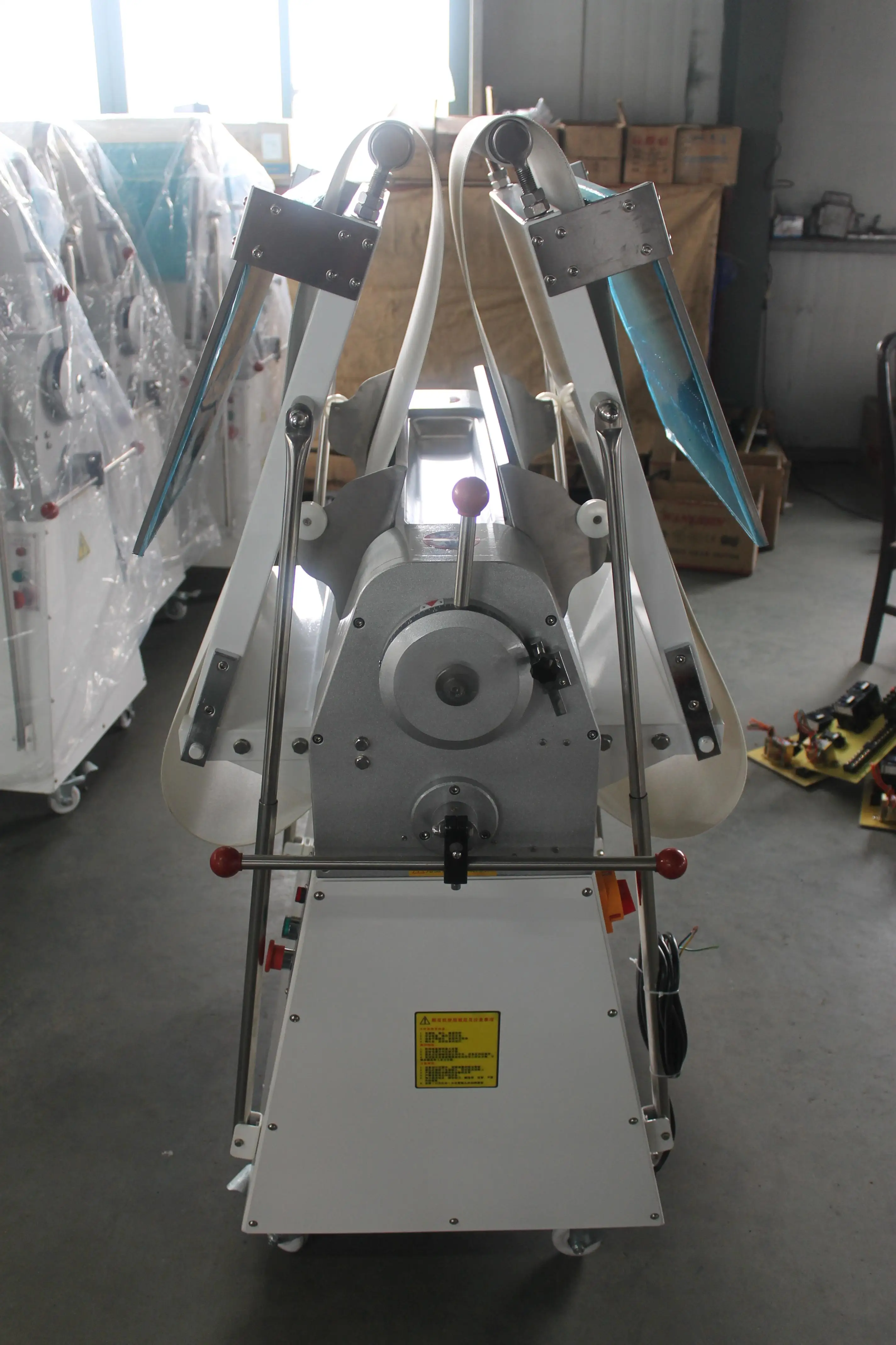 

Dough Sheeter Laminator Dough Flatter Sheeter High Quality Electric Power 220v Pizza Table Top 520mm Dough Sheeter