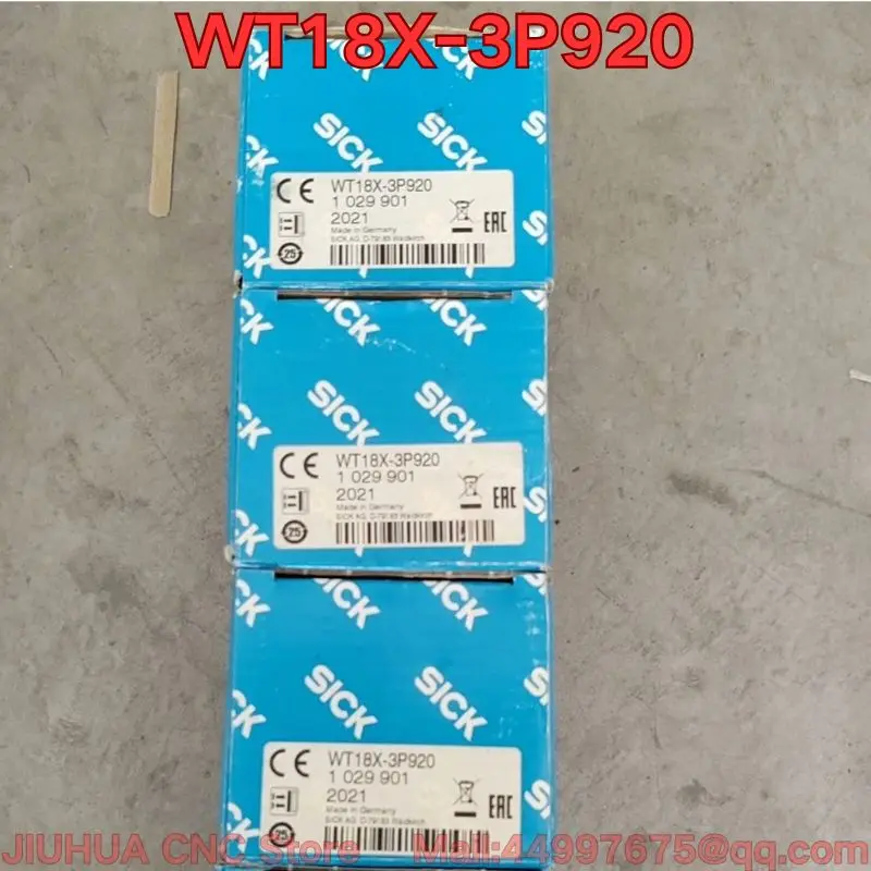 New WT18X-3P920 photoelectric sensor