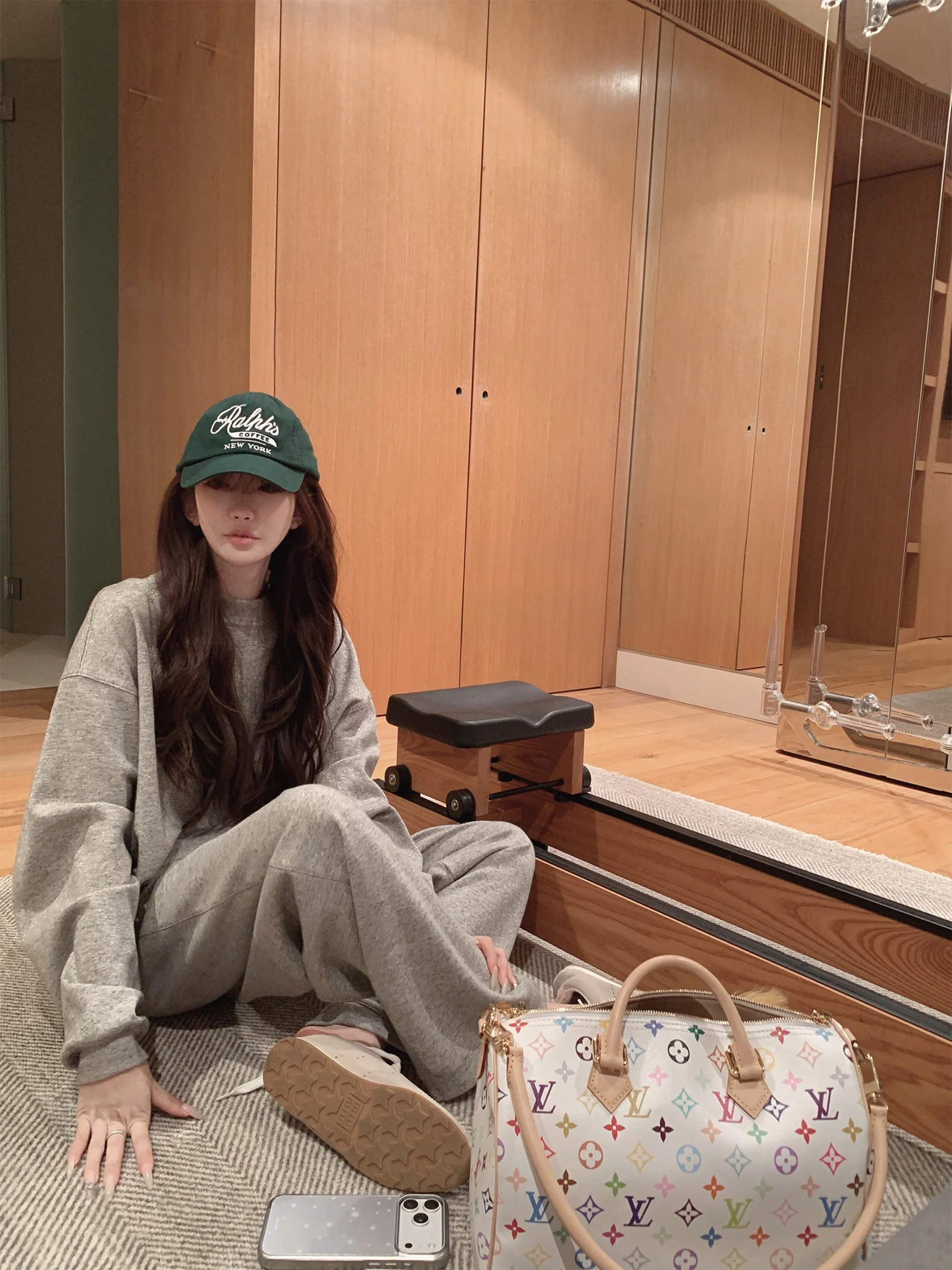 

Удобный повседневный комплект: худи с принтом Golden Mushroom и лонгслив с принтом Naked Face, свободный крой, женская мода, весенняя коллекция