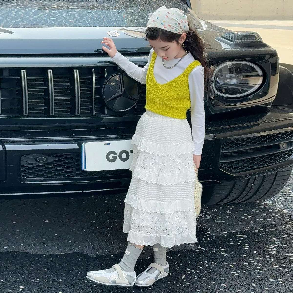 

Korean Autumn Children Girls 3pcs Outfit Round Neck Undershirt+Knitted Vest+Lace Patchwork Skirt Teenager Girls Fashion Suits