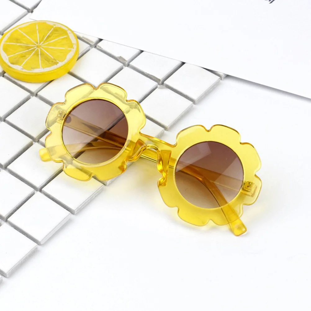 

Sunflower Shaped Kids Sunglasses Transparent Frame Favors for Toddler Child Girl Safe Durable Plastic Craftsmanship Gift