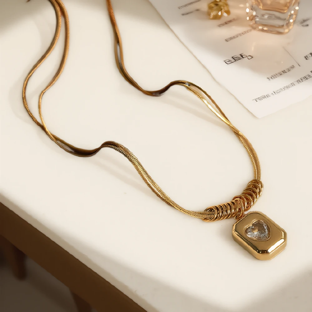 

1PC Trendy Vintage Necklace for Women Golden Love Peach Heart Sweater Chain Bridal Wedding Party Choker Gift