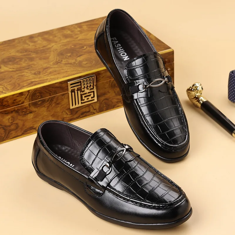 New Shoes for Men Leather Casual Shoes Stone Pattern Flat Skateboard Shoes Comfortable Slip-on Loafers
