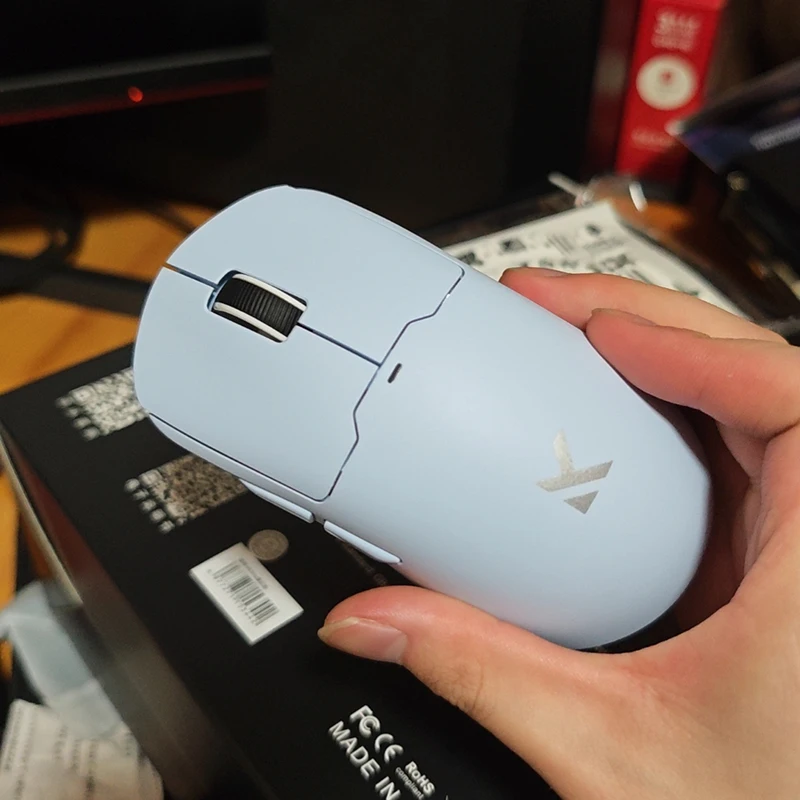 ماوس ألعاب لاسلكي جديد من سلسلة MCHOSE A5 V2 ULTRA 3 أوضاع للألعاب عمر بطارية طويل PAW3395 ماوس بتصميم خفيف الوزن