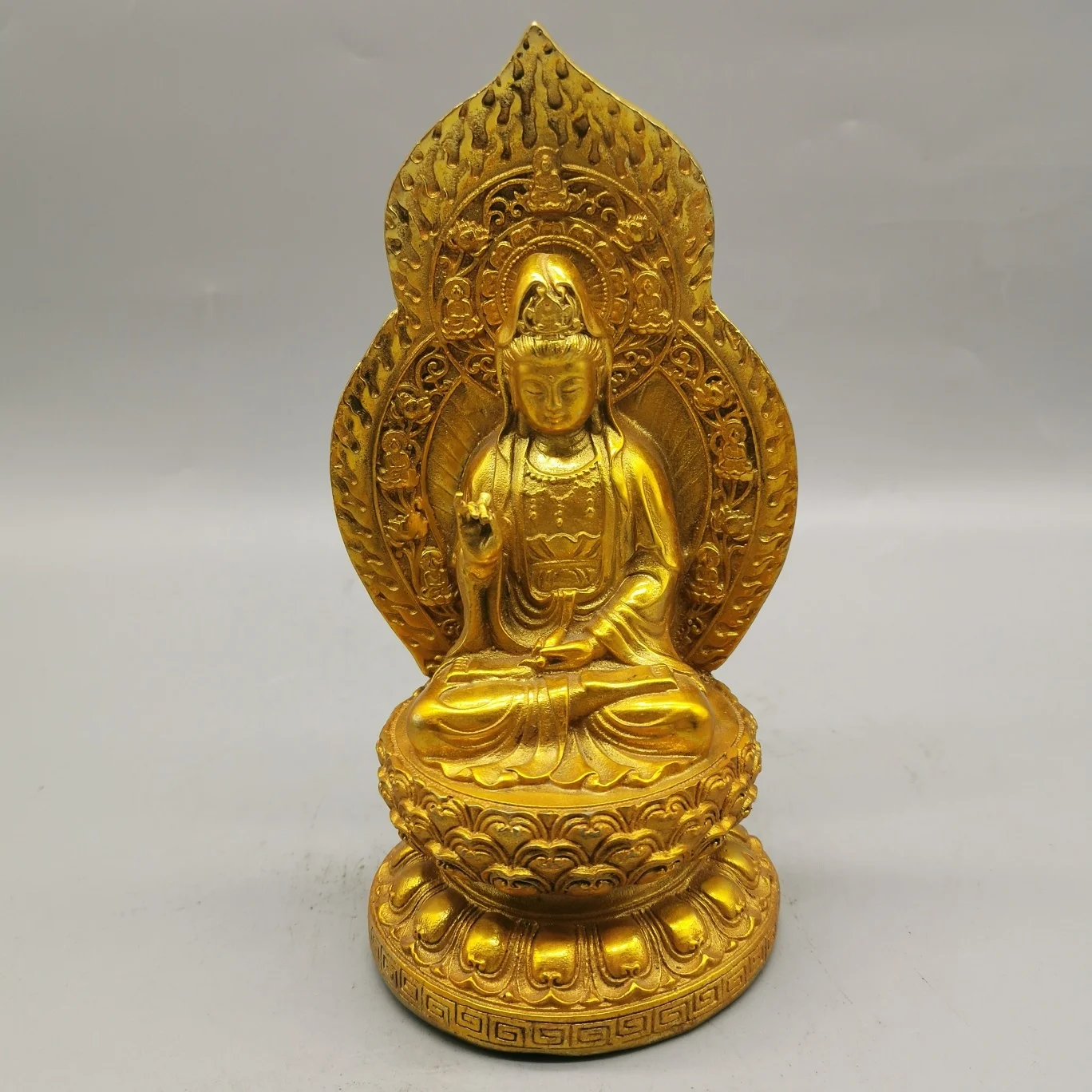 Golden Guanyin Statue Buddhist Buddha Statue Decoration Sculpture Buddha Hall Character Sculpture Zen Home Brass Buddha Statue D