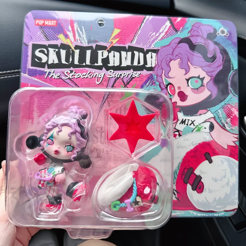 

Новая оригинальная лимитированная фигурка Skullpanda на День святого Валентина, подвесная открытка, настольный декор, коллекция моделей, игрушки, детский подарок на день рождения