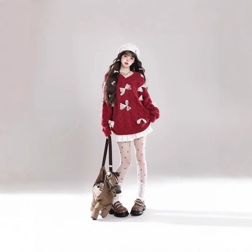 الخريف والشتاء جديد القوس الأحمر قبالة الكتف سترة برقبة على شكل v للفتيات شتاء السنة الجديدة فضفاضة محبوك