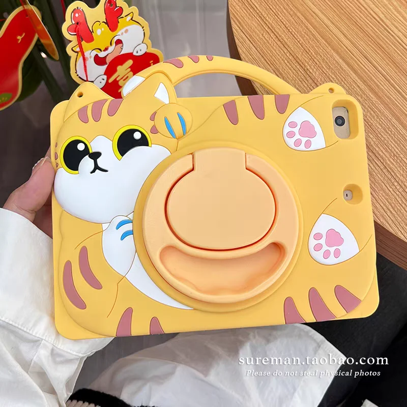 

New Anime Lucky Cat Silicone Case For Samsung Galaxy Tab A9 A7 Lite 8.7 S6 Lite 10.4 A8 X200 X205 Slot 360° Rotating Standing