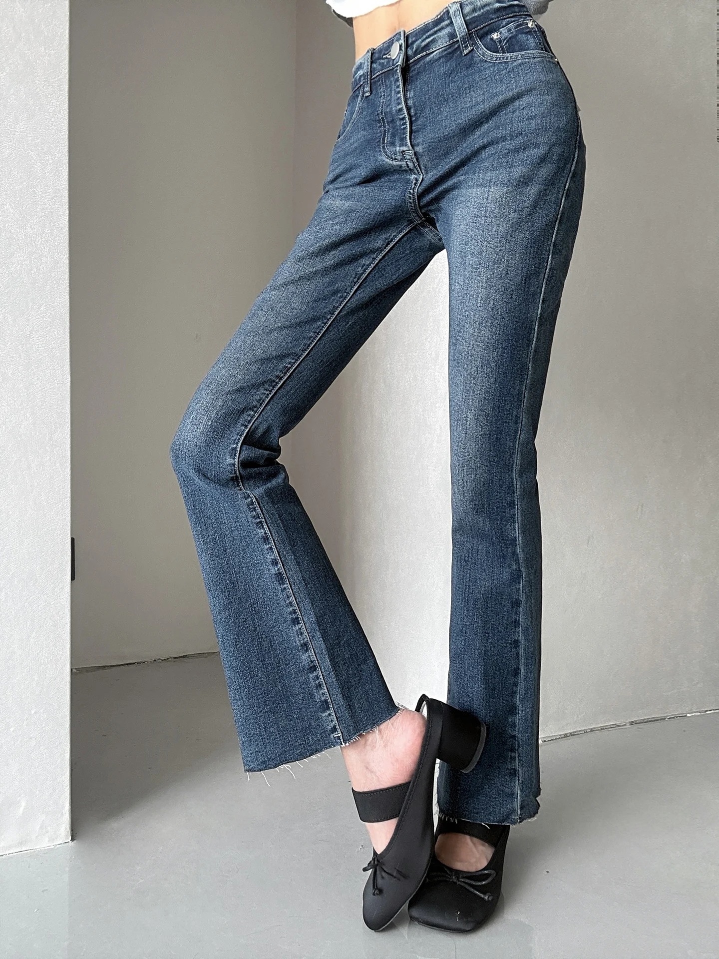 Women's High Waist Slim Fit Jeans Nine Points Micro Flared Pants Unique Washed Hip Enhancing Short Size Fashionable Denim